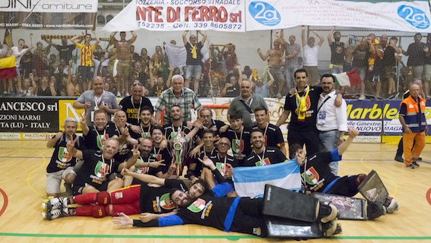 images/FOTO_DI_GABRIELE_BALDI_CON_LA_FOTO_CELEBRATIVA_DEL_LODI_CAMPIONE_DITALIA_.jpg