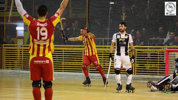 images/Foto_di_Alberto_Vanelli_con_il_festeggiamento_del_gol_del_Amatori_Wasken_Lodi.jpg