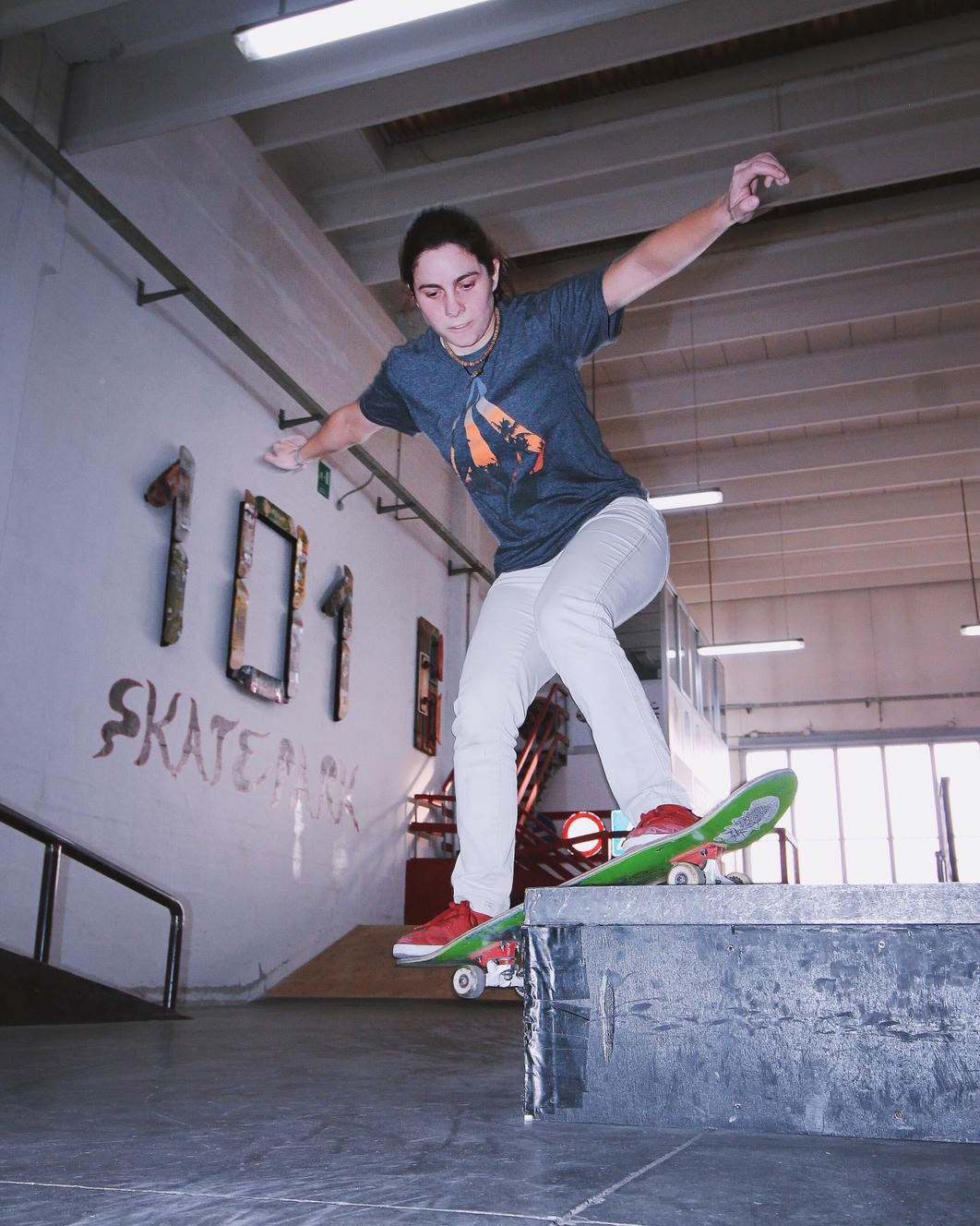 Martina Piredda boarslide