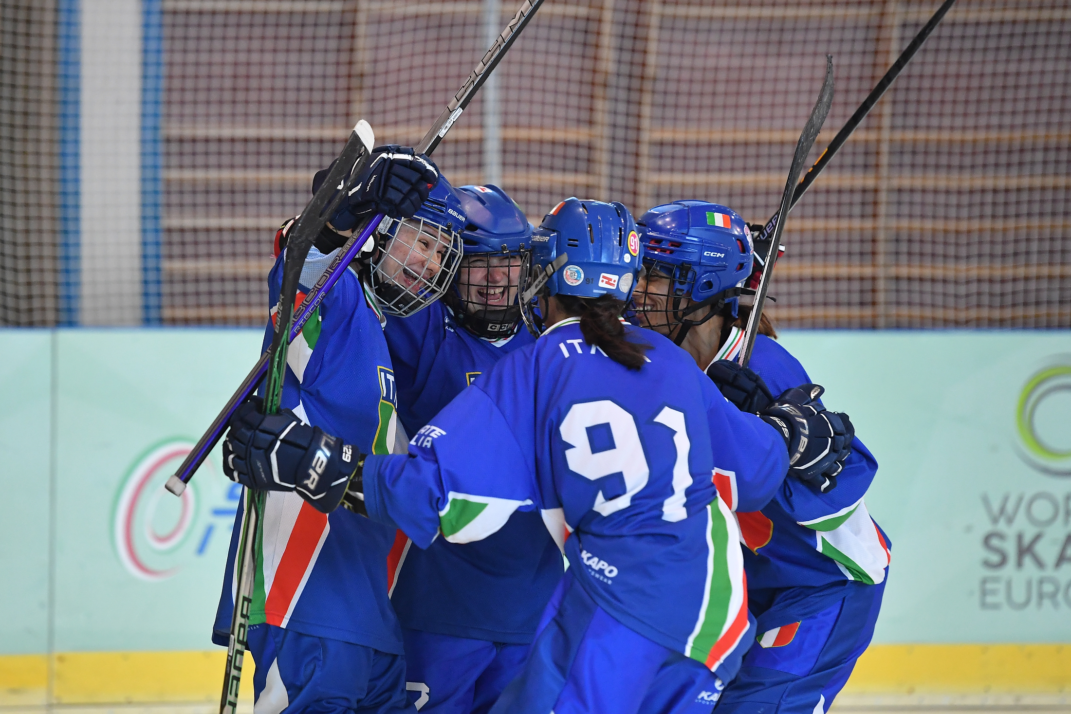 Bronzo per le Senior, quinto posto per gli Junior. Da lunedì si torna in pista Bronzo per le Senior, quinto posto per gli Junior. Da lunedì si torna in pista