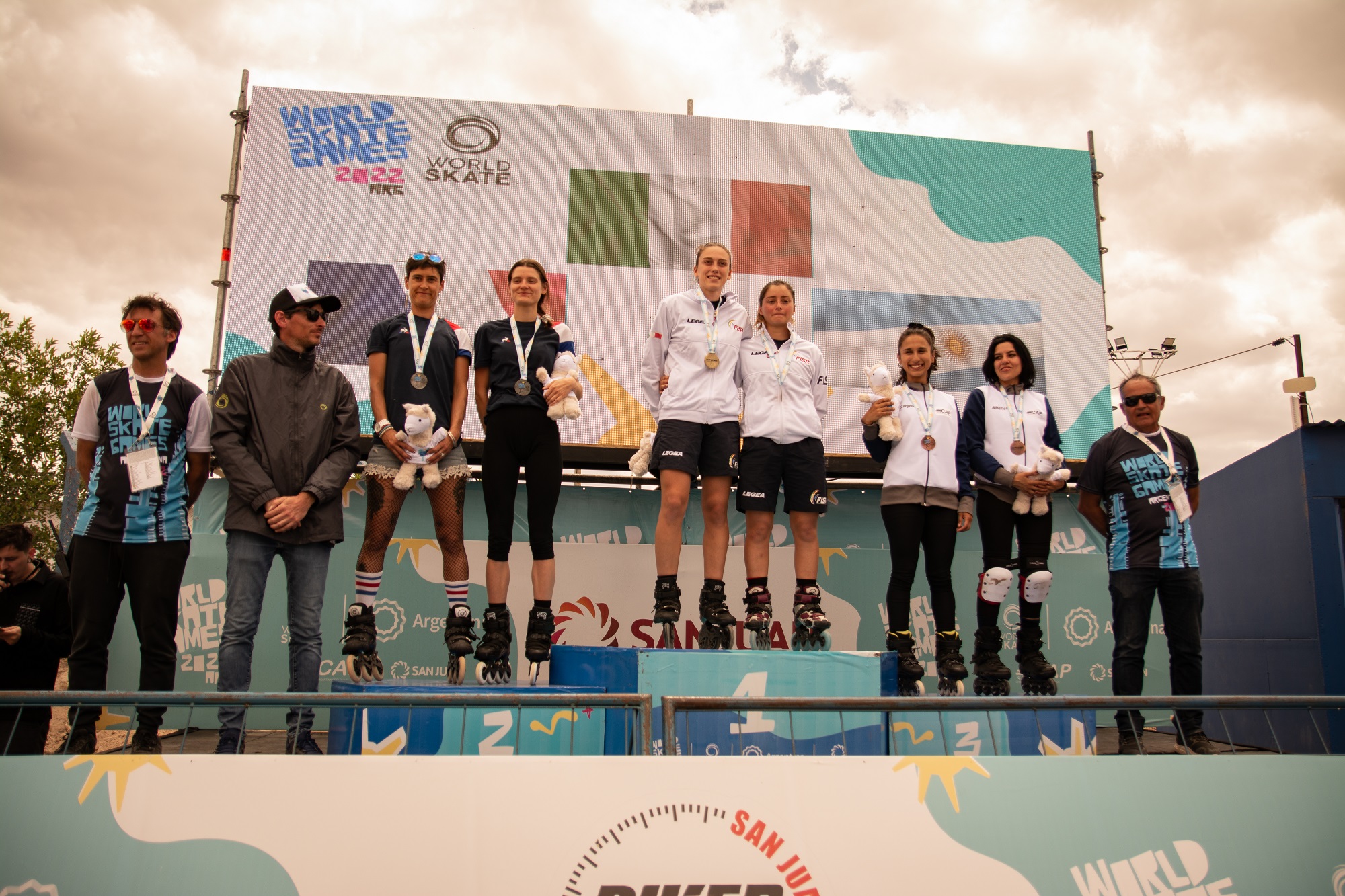 images/donne_team_cross_podio.jpg